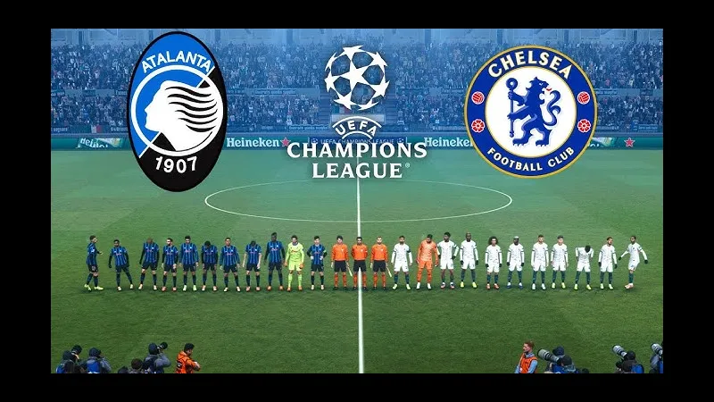 Cầu thủ của Atalanta và Chelsea tranh chấp trên sân