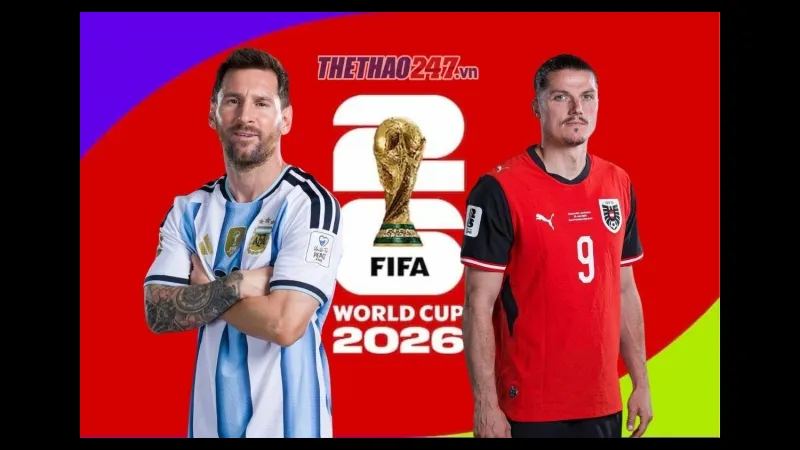 Cầu thủ Argentina chạy nhanh trên sân với quả bóng