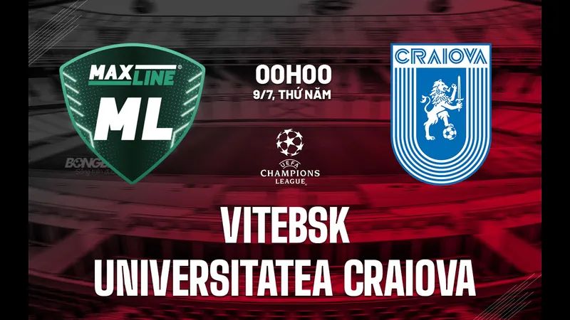 Cầu thủ Vitebsk và Univ Craiova tranh chấp bóng trước khung thành